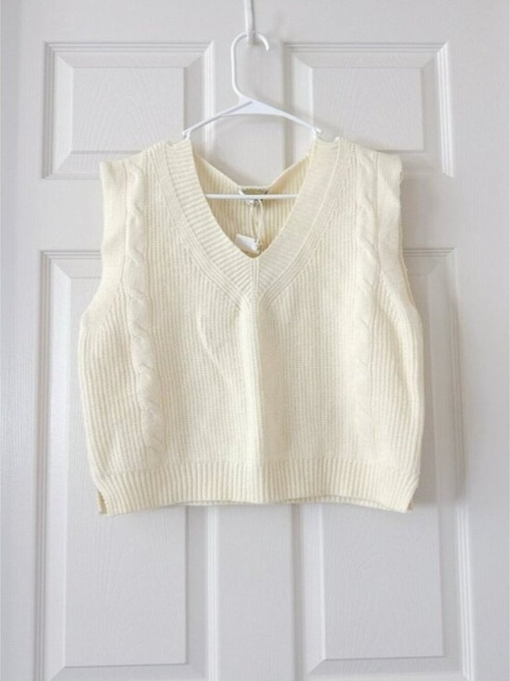 Cream Cable Knit Sweater Vest – Women’s Small V Neck Preppy Knit